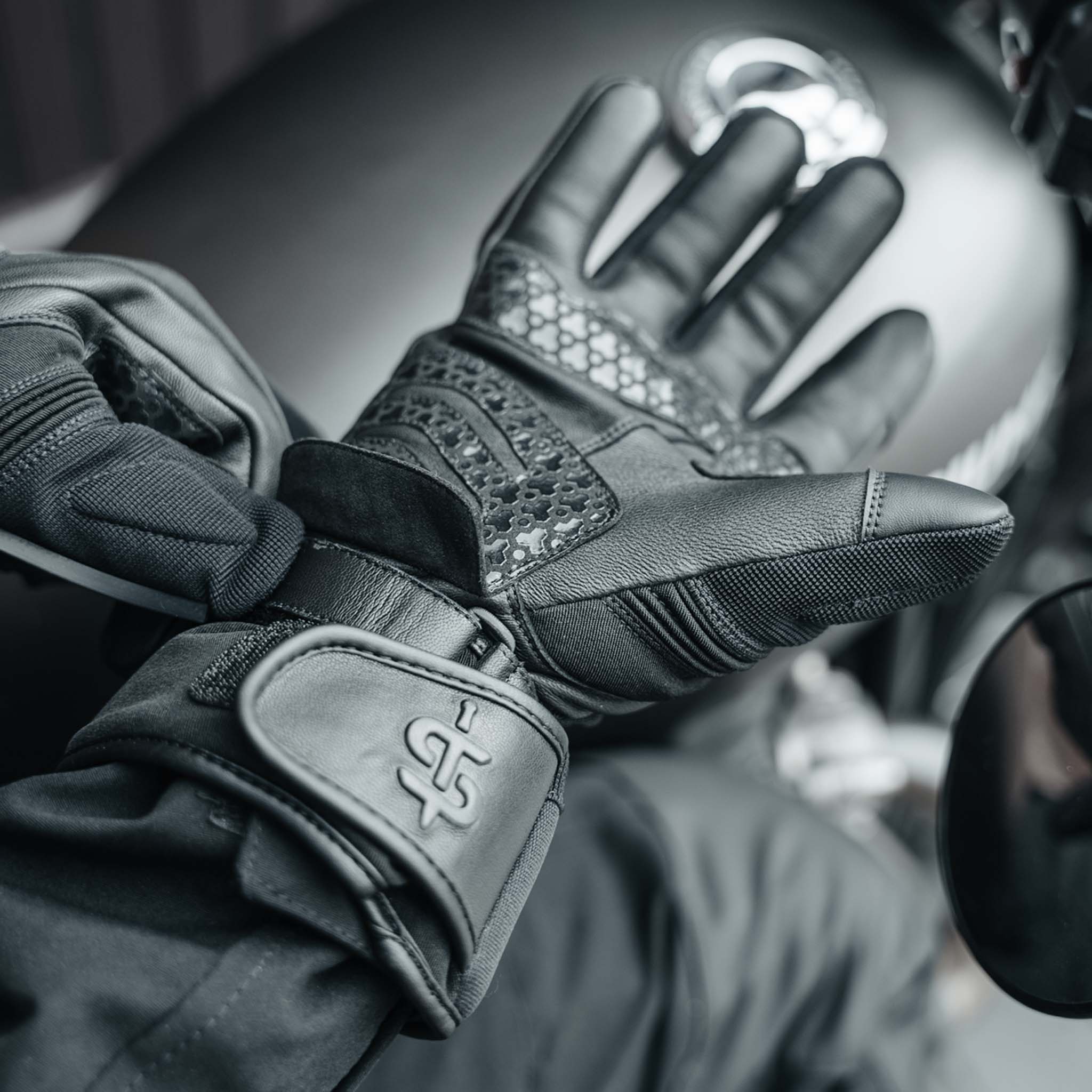 Junction Rev.2 Black Waterproof Motorcycle Gloves - Image 4