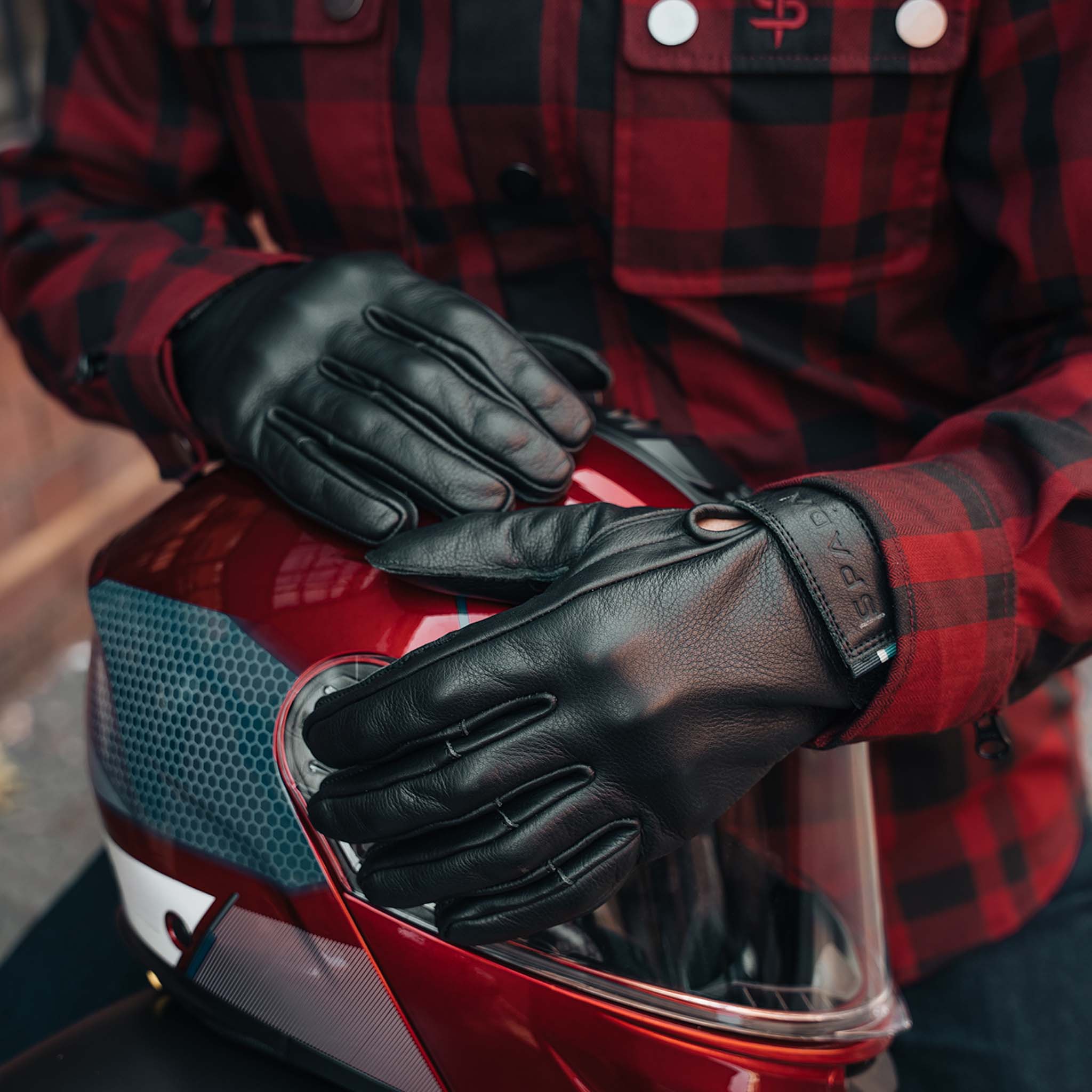 Clutch Black Motorcycle Gloves - Image 4
