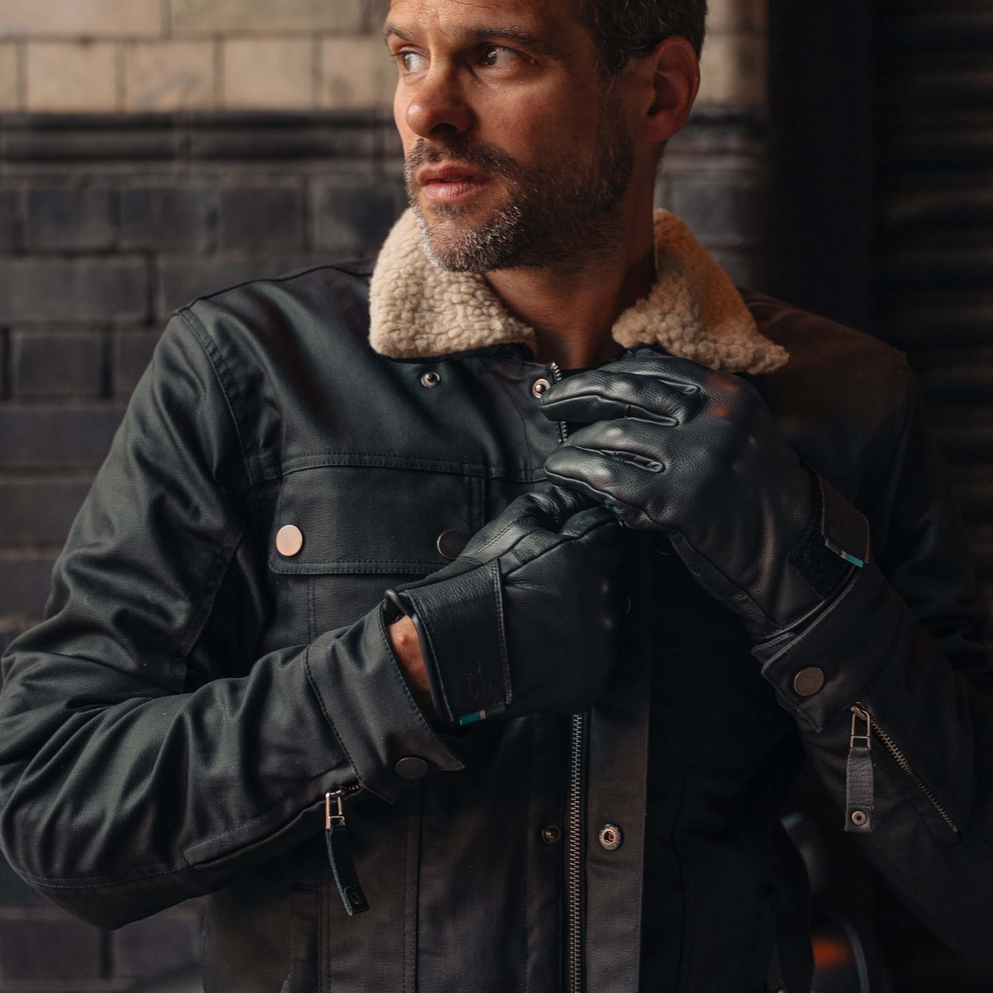 Clutch Winter Black Motorcycle Gloves - Image 6