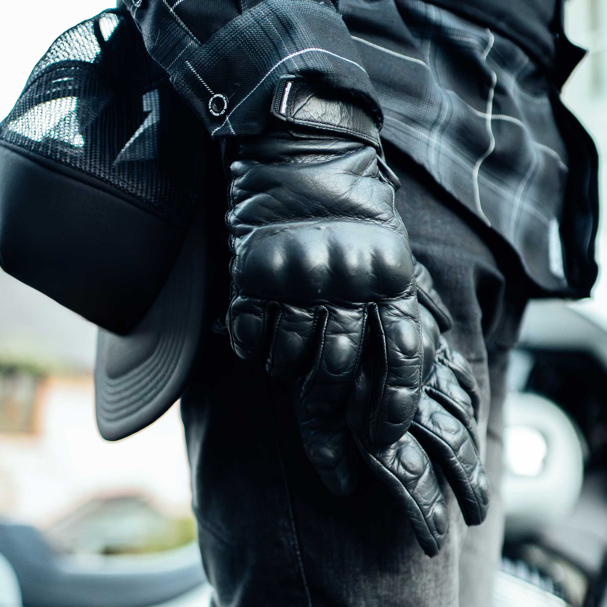 Wyatt Black Leather Motorcycle Gloves - Image 4