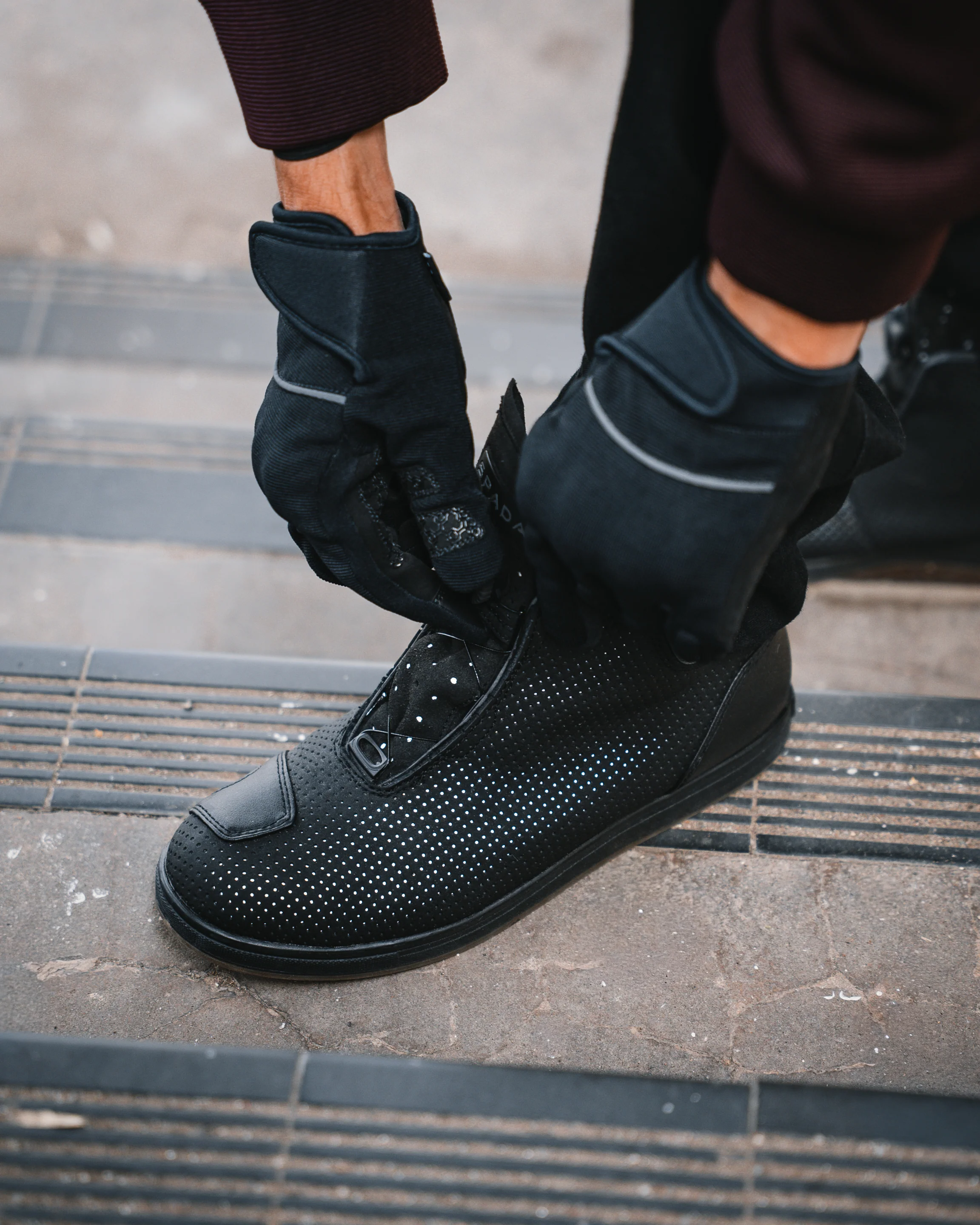 Tachi Black High Top Motorcycle Trainers - Image 4