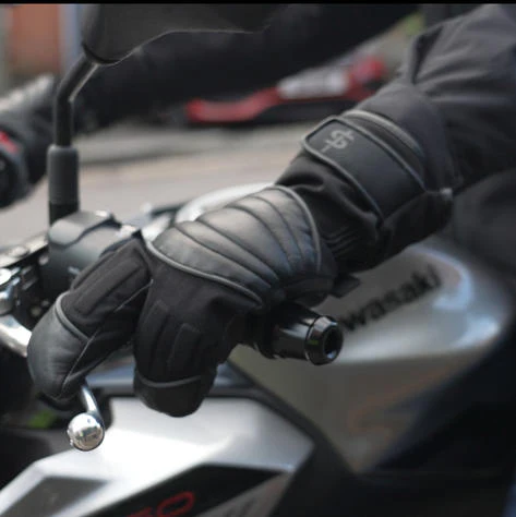 Vulcan Black Waterproof Motorcycle Gloves - Image 3